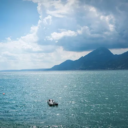 Francesca-grande In Riva Al Lago *