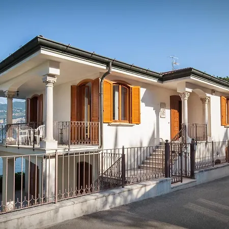 Francesca-grande In Riva Al Lago