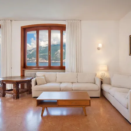 Francesca-grande In Riva Al Lago