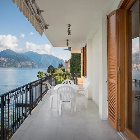 Francesca-grande In Riva Al Lago Brenzone sul Garda